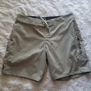 Under Armour Gray  Loose Heatgear Mens Nwot Shorts